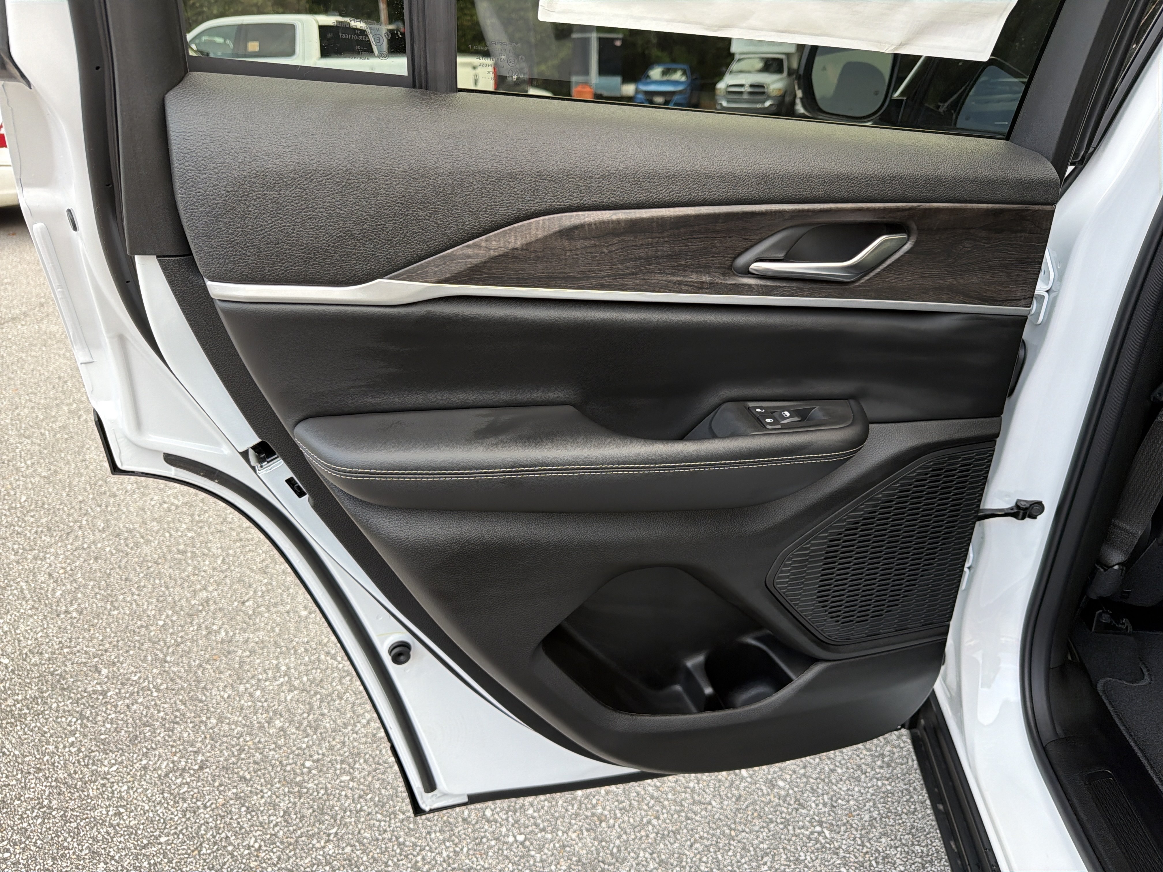 New 2027 Jeep Grand Cherokee Altitude AWD/4WD image 21