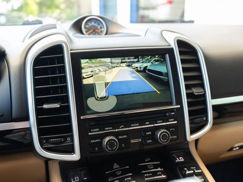 Used 2016 Porsche Cayenne AWD/4WD image 36