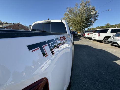 Used 2018 Toyota Tacoma TRD Off-Road image 27