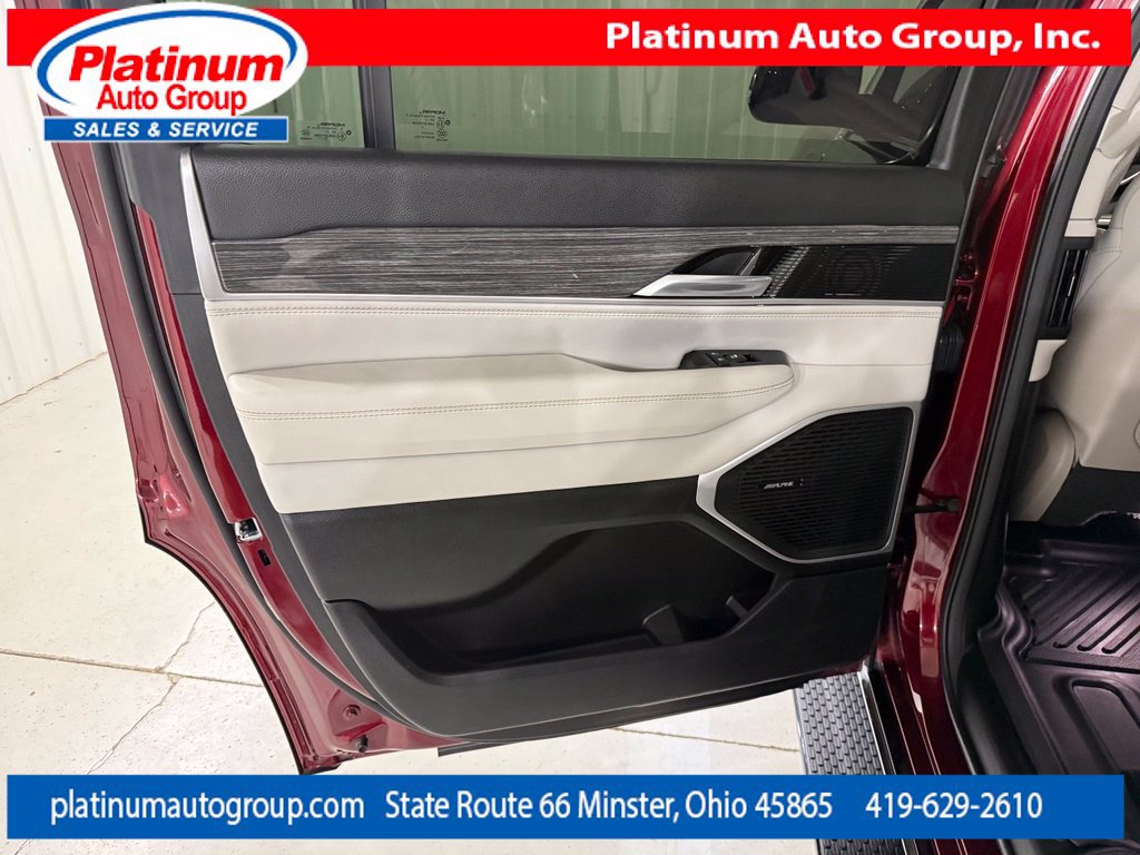 Used 2022 Jeep Wagoneer Series III AWD/4WD image 37