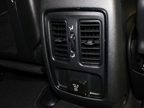 Used 2019 Jeep Grand Cherokee Altitude RWD image 17