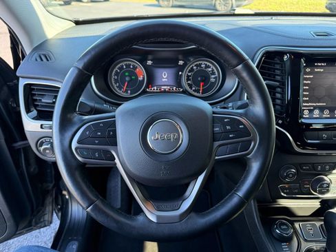 Used 2019 Jeep Cherokee Limited AWD/4WD image 16