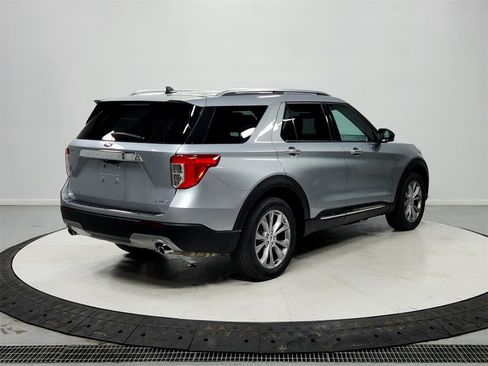 Used 2023 Ford Explorer Limited image 7