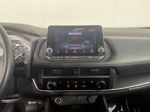 Used 2023 Nissan Rogue S AWD/4WD image 18