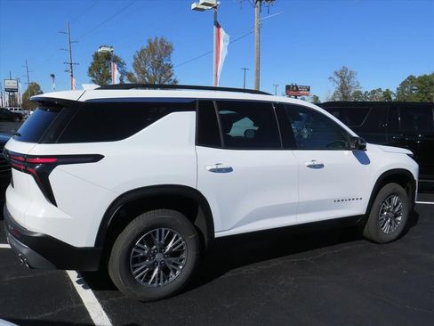 New 2026 Chevrolet Traverse LT w/ Driver Confidence Package image 3