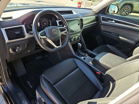 Certified 2023 Volkswagen Atlas SE image 12