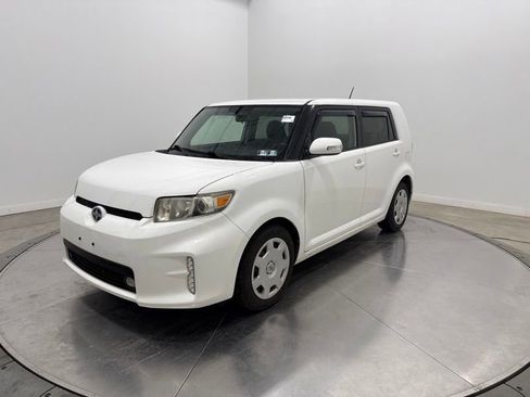 Used 2013 Scion xB FWD image 3