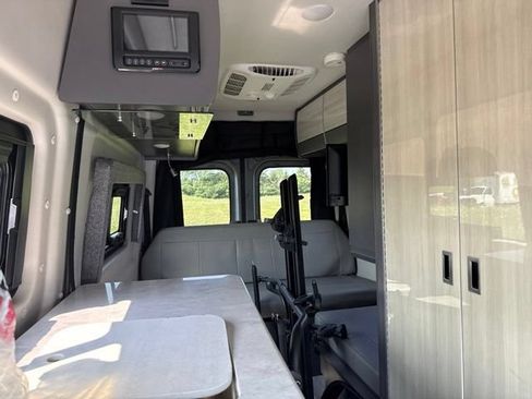 Used 2022 Mercedes-Benz Sprinter 2500 image 10