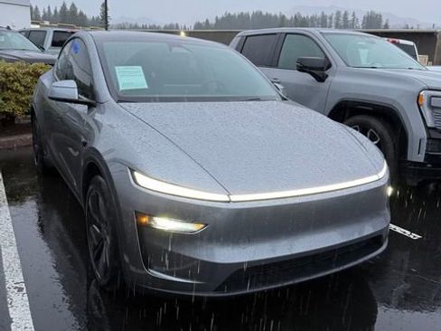 Used 2026 Tesla Model Y Long Range image 1