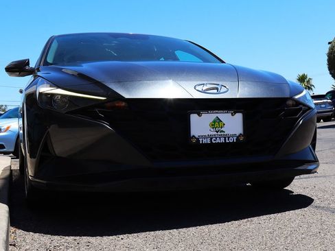 Used 2021 Hyundai Elantra SE FWD image 18