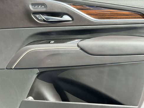 Used 2021 Cadillac Escalade Premium Luxury AWD/4WD image 6