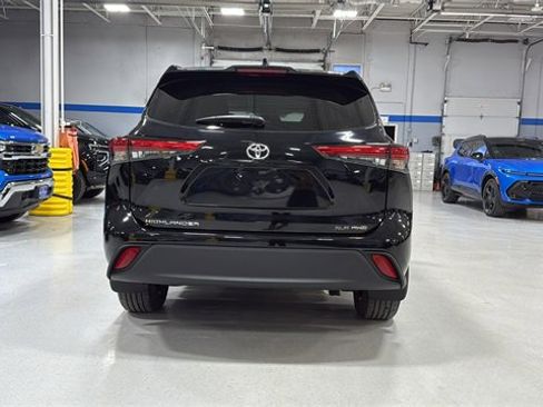 Used 2022 Toyota Highlander XLE image 5