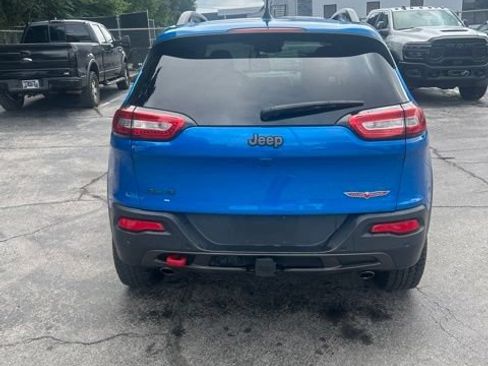 Used 2017 Jeep Cherokee Trailhawk AWD/4WD image 8