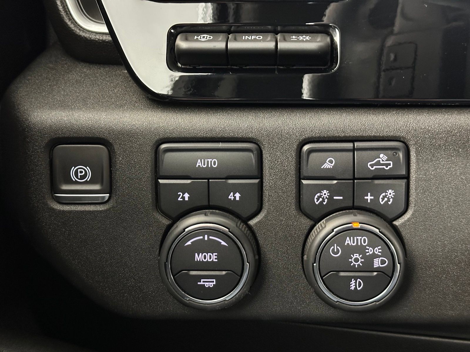 Used 2023 Chevrolet Silverado 1500 LTZ w/ Technology Package AWD/4WD image 38