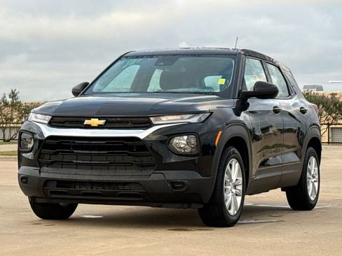 Used 2021 Chevrolet TrailBlazer LS FWD image 3