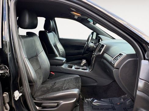 Used 2017 Jeep Grand Cherokee Altitude AWD/4WD image 13