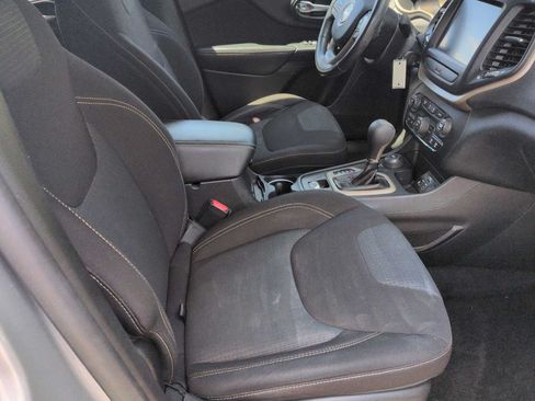 Used 2016 Jeep Cherokee Latitude w/ Cold Weather Group AWD/4WD image 22