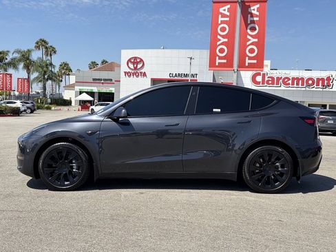 Used 2024 Tesla Model Y Long Range AWD/4WD image 41
