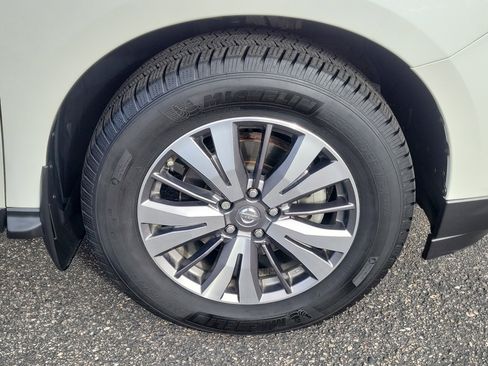 Used 2018 Nissan Pathfinder SL image 8