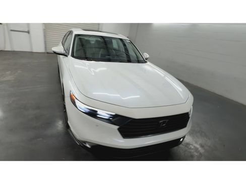Used 2024 Honda Accord Touring image 3
