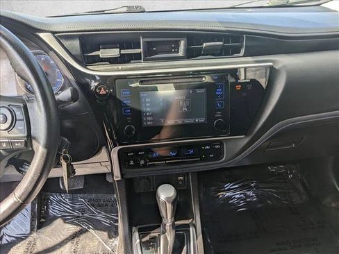 Used 2017 Toyota Corolla SE image 12