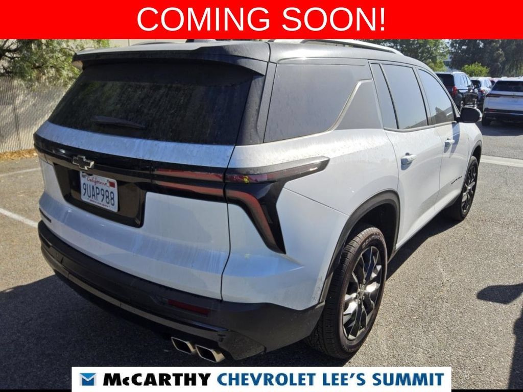 Used 2025 Chevrolet Traverse LT w/ Midnight/Sport Edition FWD image 4