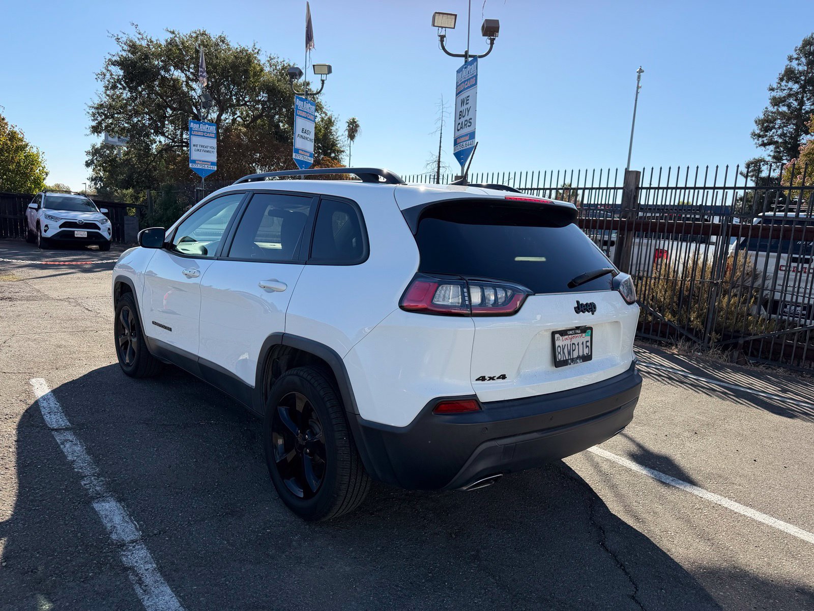 Used 2019 Jeep Cherokee Latitude Plus AWD/4WD image 3