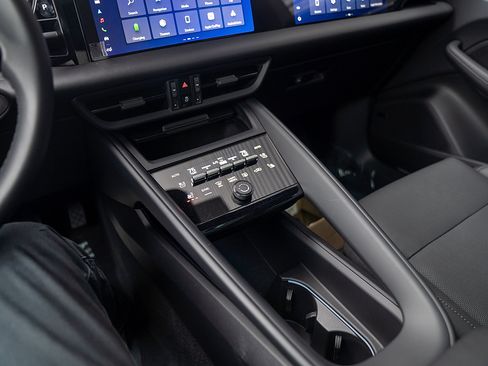 Certified 2025 Porsche Macan 4 Electric image 14