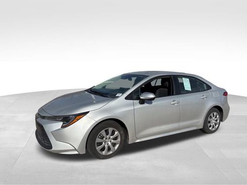 Used 2025 Toyota Corolla LE image 9