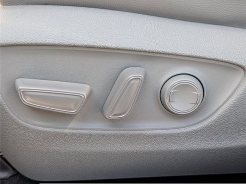 Used 2023 Toyota Highlander XLE image 22