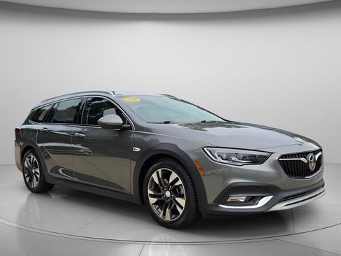 Used 2018 Buick Regal Essence w/ Driver Confidence Package #1 AWD/4WD image 9