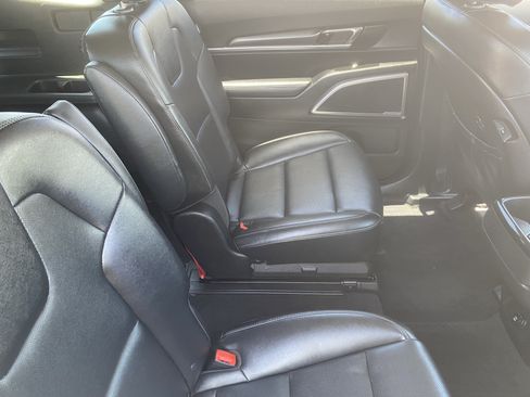 Used 2023 Kia Telluride S FWD image 12