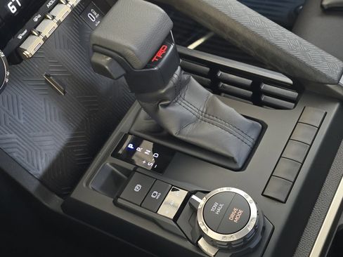 Used 2025 Toyota Tacoma TRD Sport AWD/4WD image 17