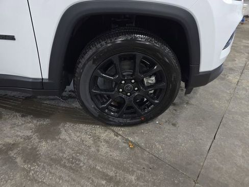 New 2026 Jeep Compass Latitude image 18