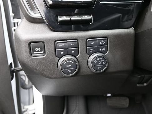 Used 2024 Chevrolet Silverado 2500 ZR2 w/ Technology Package AWD/4WD image 12