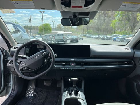 Used 2025 Kia K4 LXS image 29