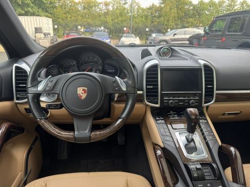 Used 2014 Porsche Cayenne Platinum Edition w/ Walnut Interior Package AWD/4WD image 31