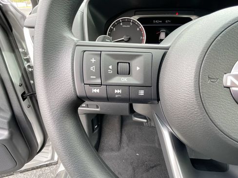 Used 2024 Nissan Rogue SV AWD/4WD image 14
