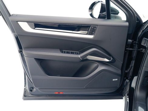 New 2026 Porsche Cayenne Coupe image 23