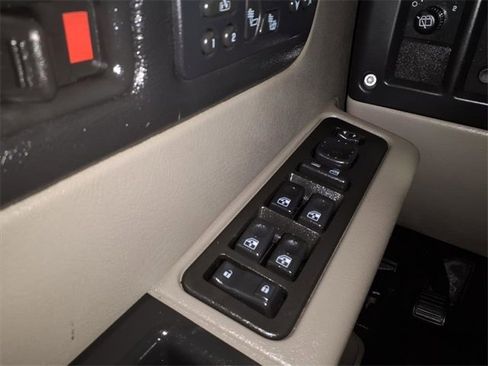 Used 2005 HUMMER H2 w/ Preferred Equipment Group image 41