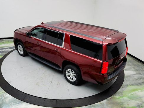 Used 2019 Chevrolet Suburban LT RWD image 37