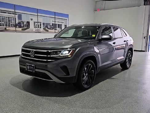 Used 2023 Volkswagen Atlas Cross Sport SE w/ Black Wheel Package FWD image 4