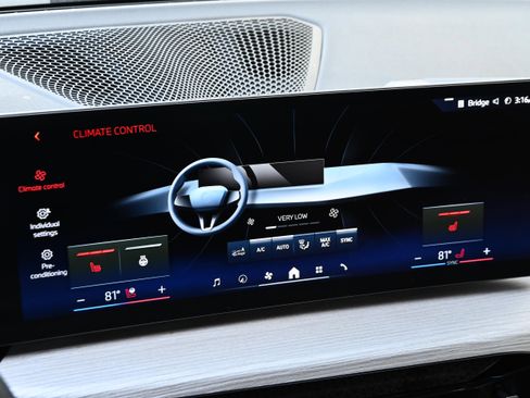 Certified 2025 BMW 330i Sedan image 15