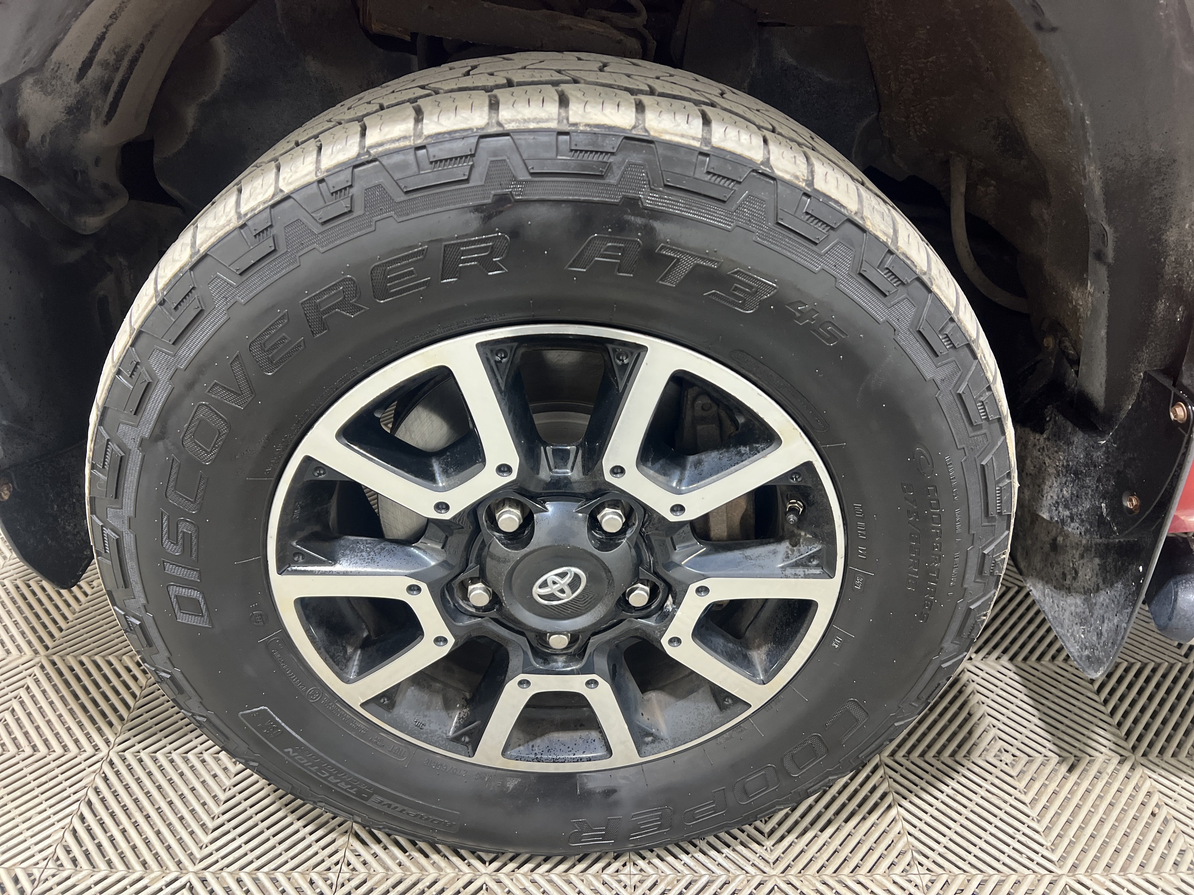 Used 2017 Toyota Tundra SR5 AWD/4WD image 5