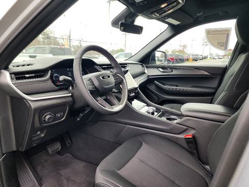 Certified 2025 Jeep Grand Cherokee Laredo X w/ Luxury Tech Group I image 34