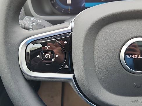 New 2025 Volvo XC90 B6 Plus w/ Protection Package Premier image 17