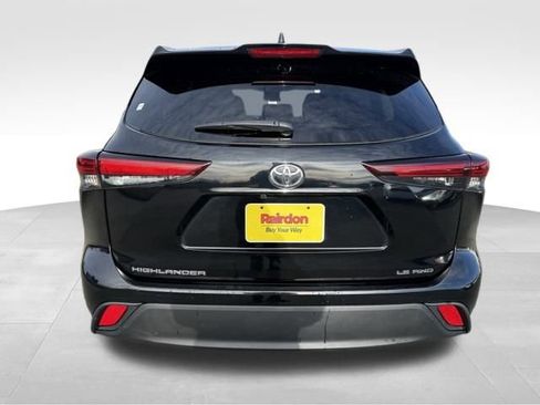 Used 2024 Toyota Highlander LE image 8