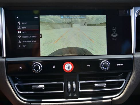 Certified 2025 Porsche Macan image 35