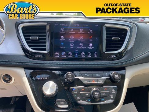 Used 2020 Chrysler Pacifica Limited w/ Advanced Safetytec Group FWD image 37