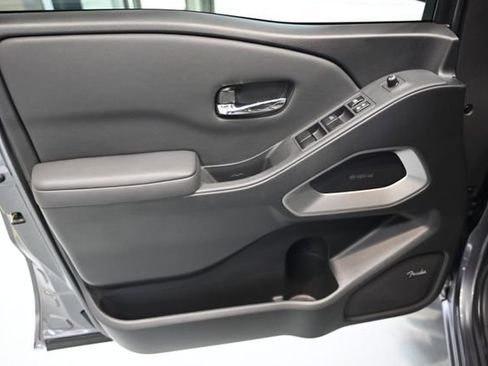 Used 2023 Nissan Frontier SV w/ SV Premium Package image 28